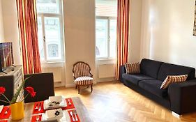 Amazing Apartment Zborovska